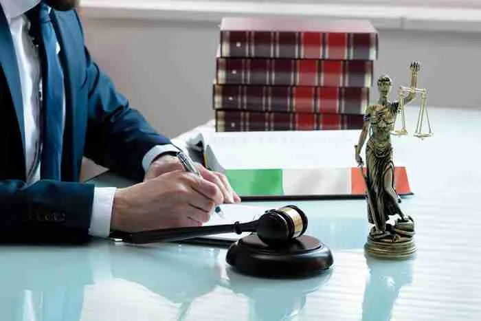 How to Choose the Right UK Solicitor for Your Business Needs